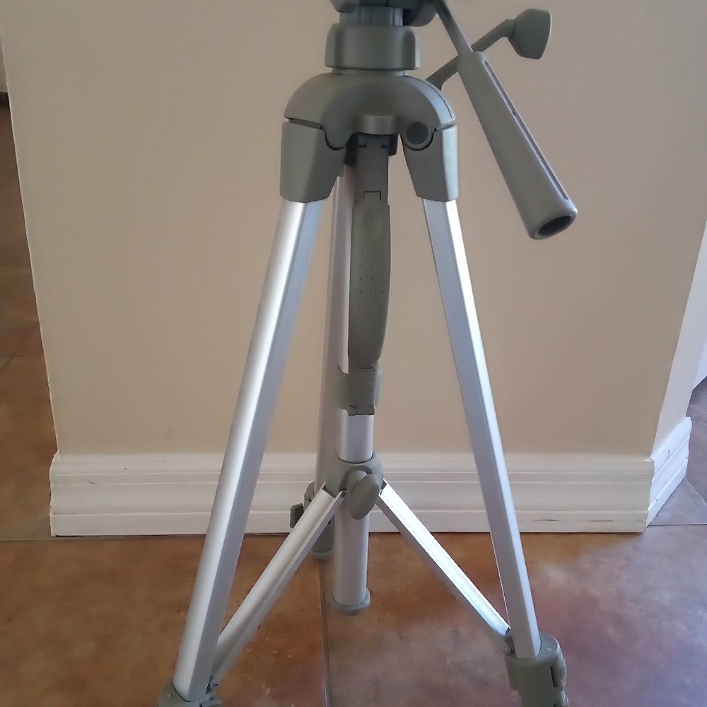 Compact Light Gray Camera Tripod with Level